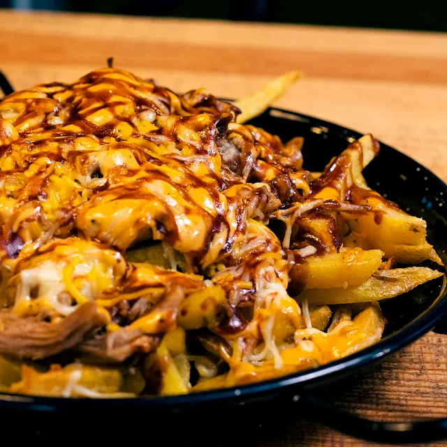 Hamburguesería Crónicass queso con patatas
