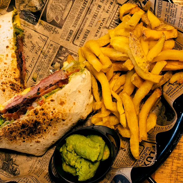 Hamburguesería Crónicass quesadillas con patatas